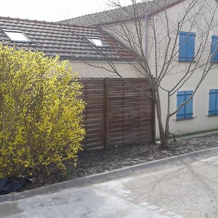 Les Champs Apartment Cernoy-en-Berry ภายนอก รูปภาพ